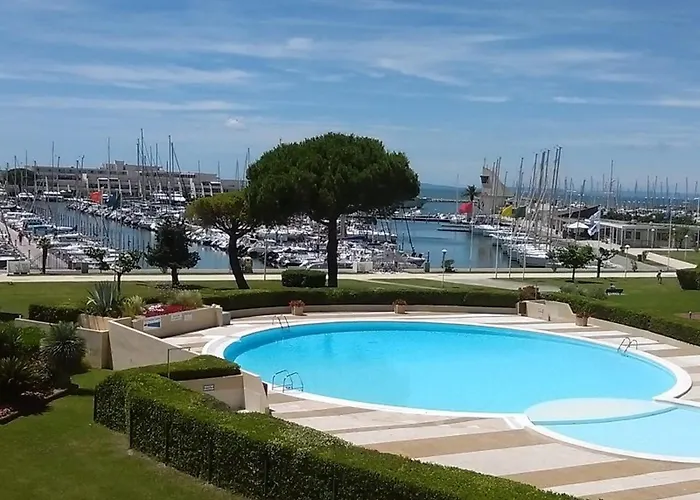 2 Pieces Avec Piscine Pour 4 Personnes - Fr-1-731-116 * Le Grau-du-Roi